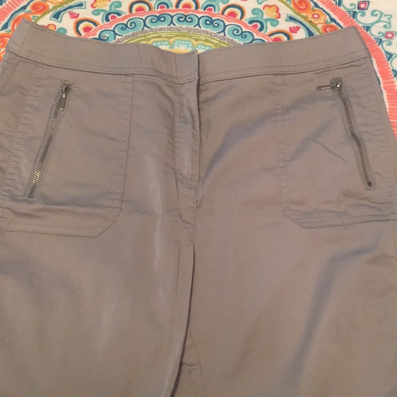 Zenergy capris by Chico’s in size 0.5 - Picture 3 of 5